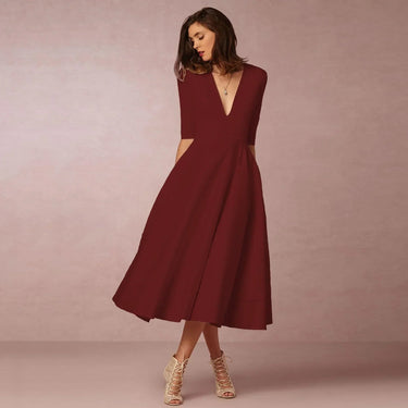 Elegant Fitted Midi Dress with Tailored Cut for Evening Occasions