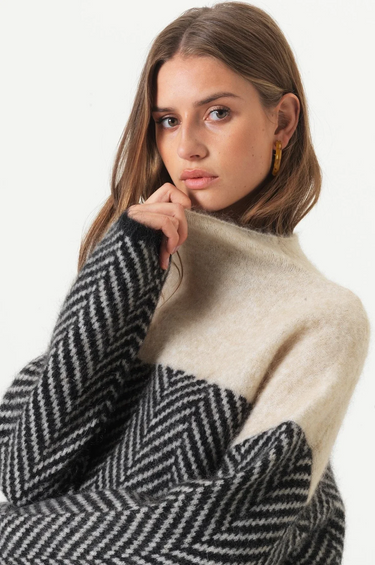 Chevron Turtleneck Sweater – Cashmere Blend Patterned Jumper