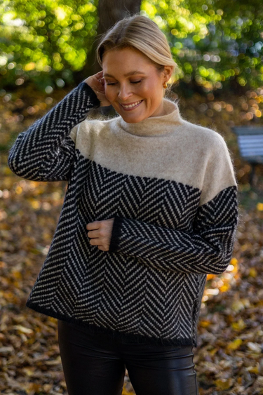 Chevron Turtleneck Sweater – Cashmere Blend Patterned Jumper